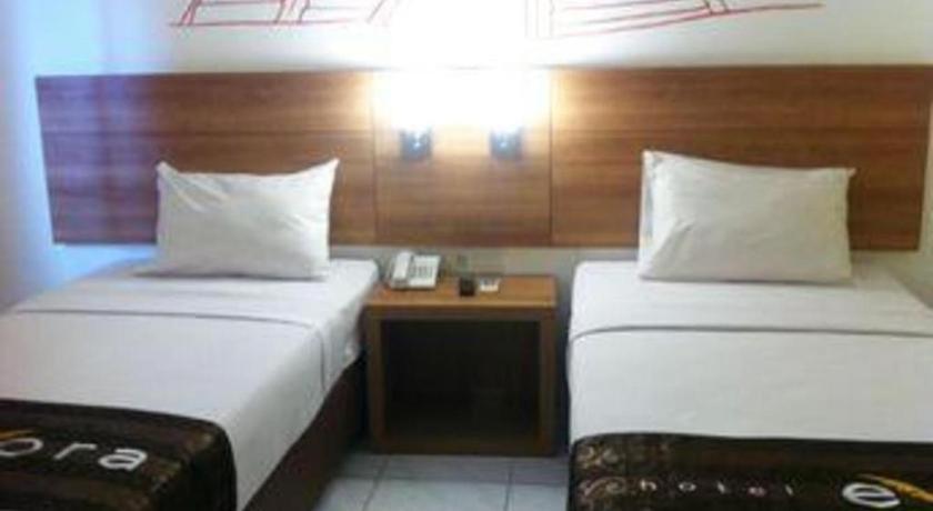 Evora Hotel Surabaya Exterior foto