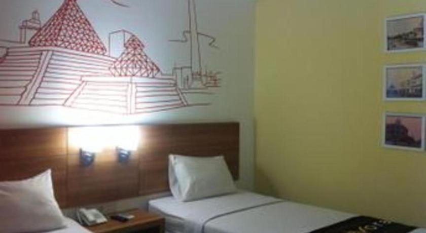 Evora Hotel Surabaya Exterior foto