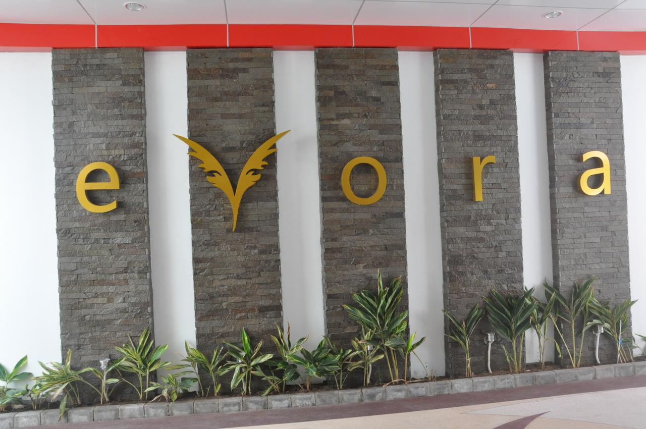 Evora Hotel Surabaya Exterior foto